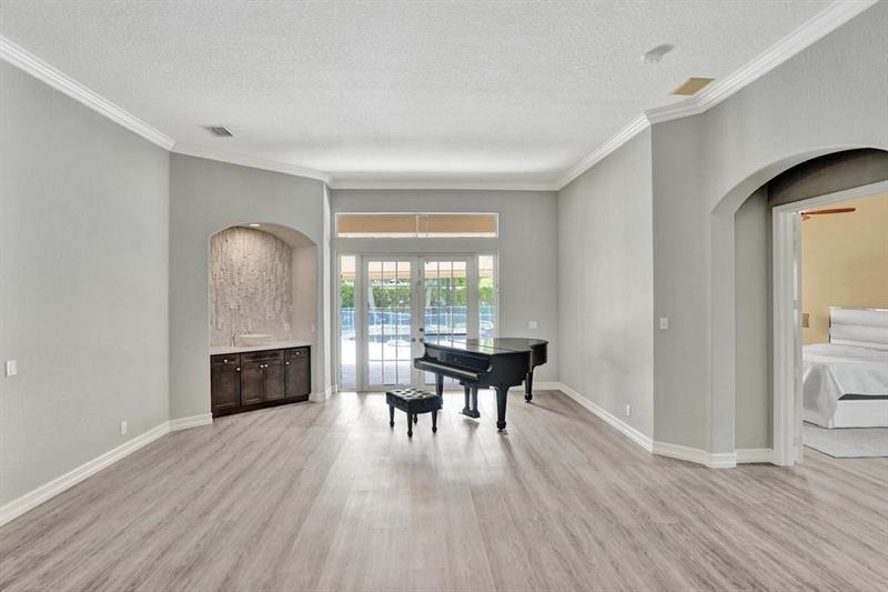 Image 6 of 42 For 12258 49th St