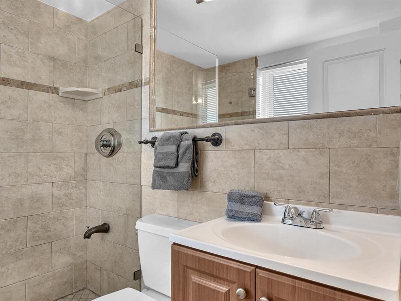 Image 33 of 65 For 4040 Galt Ocean Dr  811