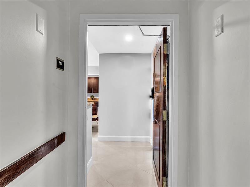 Image 4 of 65 For 4040 Galt Ocean Dr  811