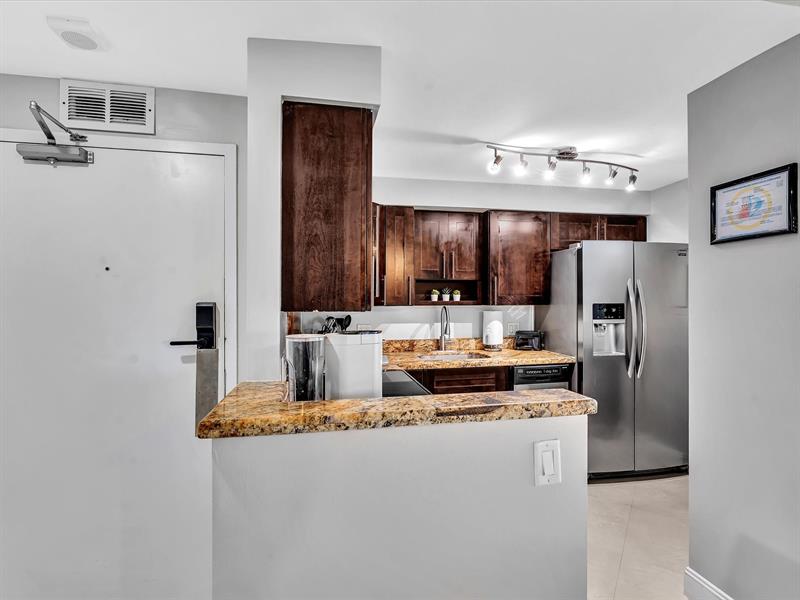 Image 6 of 65 For 4040 Galt Ocean Dr  811
