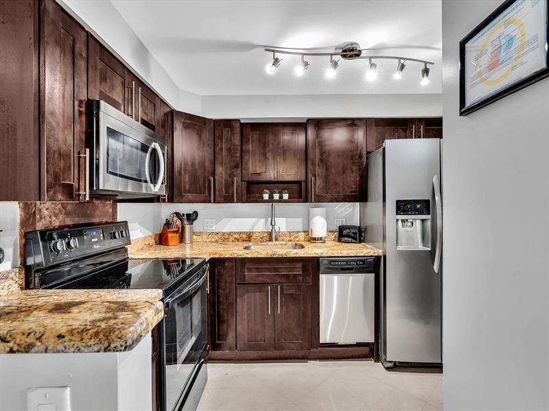 Image 7 of 65 For 4040 Galt Ocean Dr  811