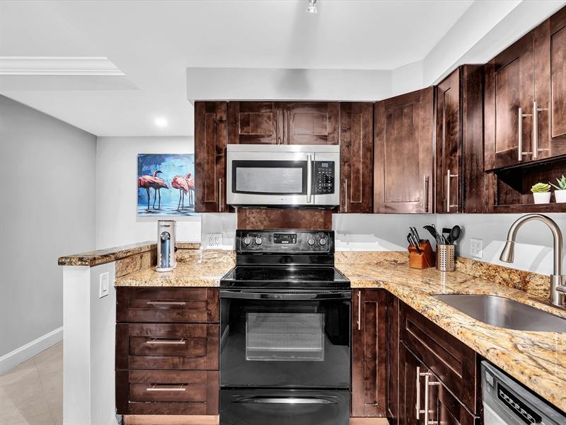 Image 9 of 65 For 4040 Galt Ocean Dr  811