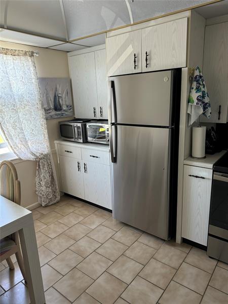 Image 3 of 13 For 4054 Exeter  C