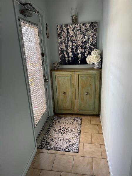 Image 4 of 13 For 4054 Exeter  C