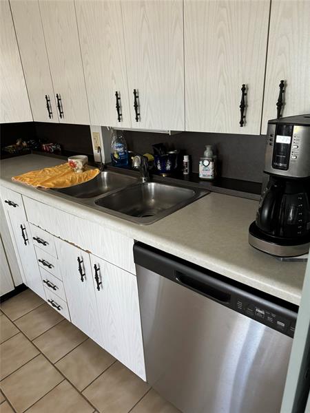 Image 5 of 13 For 4054 Exeter  C