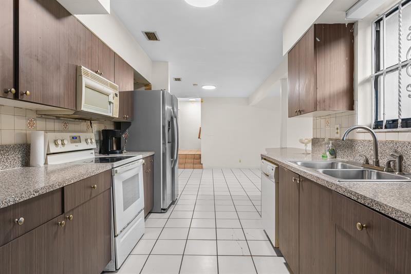 Image 12 of 37 For 14800 8th Ct