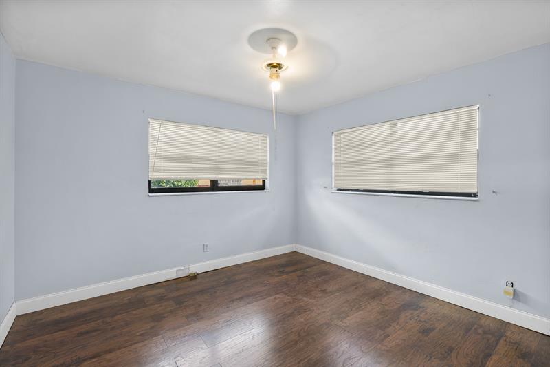 Image 17 of 37 For 14800 8th Ct