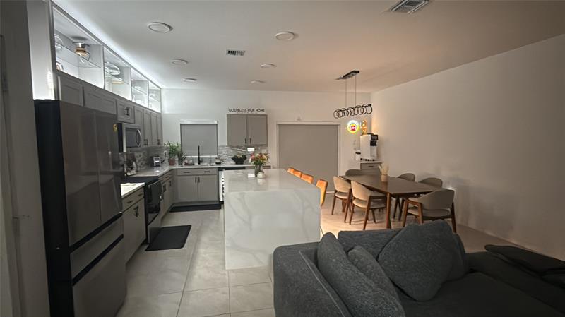 Image 3 of 21 For 845 3rd Way  