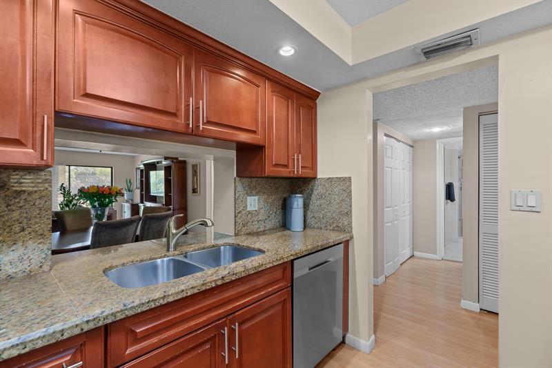 Image 19 of 52 For 16051 Blatt Blvd  212