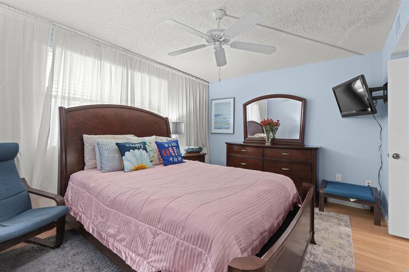 Image 24 of 52 For 16051 Blatt Blvd  212