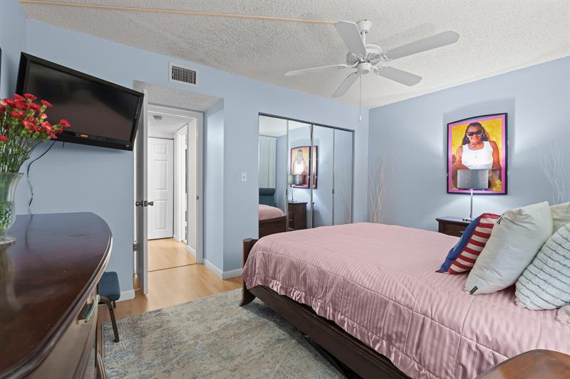 Image 26 of 52 For 16051 Blatt Blvd  212