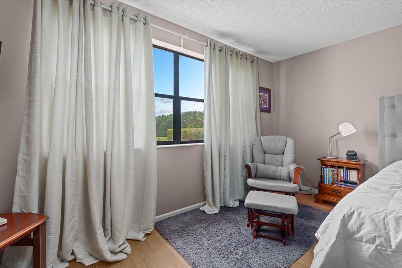 Image 31 of 52 For 16051 Blatt Blvd  212