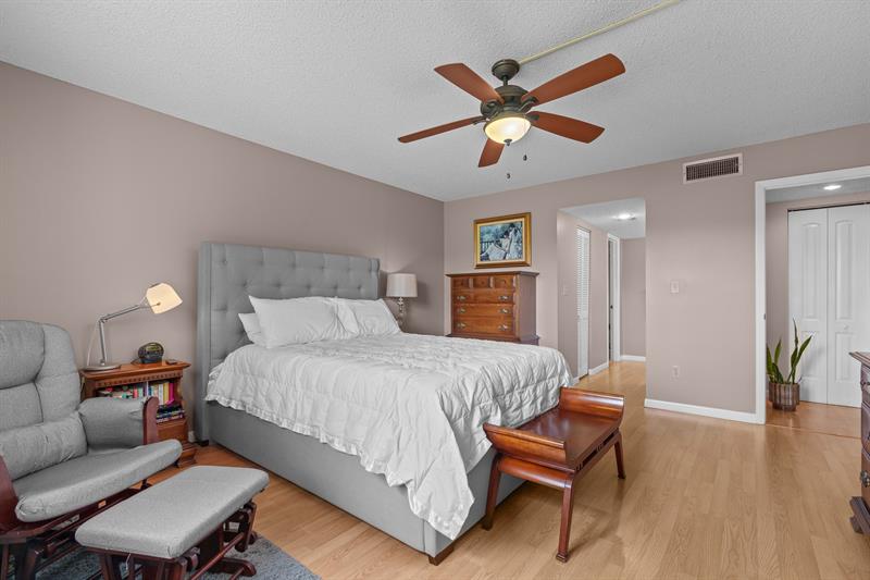 Image 32 of 52 For 16051 Blatt Blvd  212