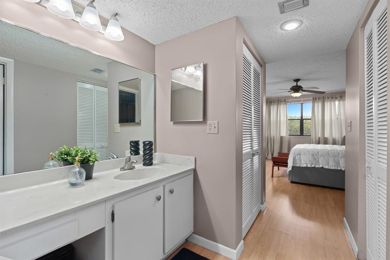 Image 34 of 52 For 16051 Blatt Blvd  212