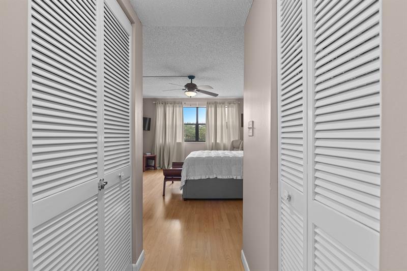 Image 37 of 52 For 16051 Blatt Blvd  212