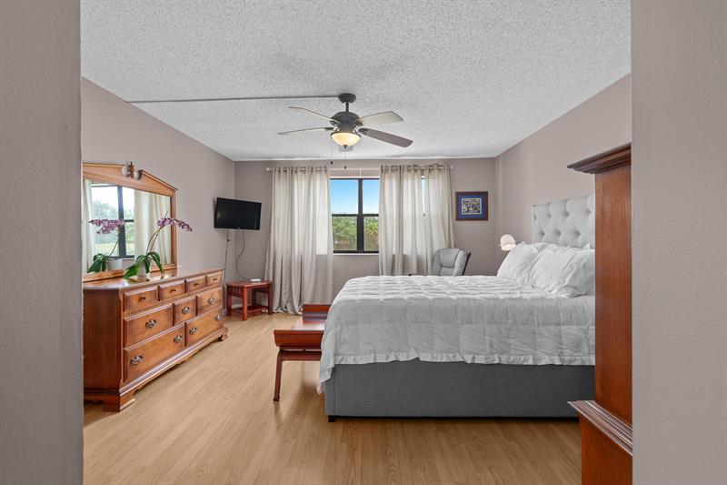 Image 38 of 52 For 16051 Blatt Blvd  212