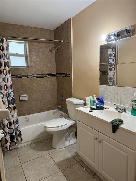 Image 4 of 6 For 3033 Nw 43th Ave  104