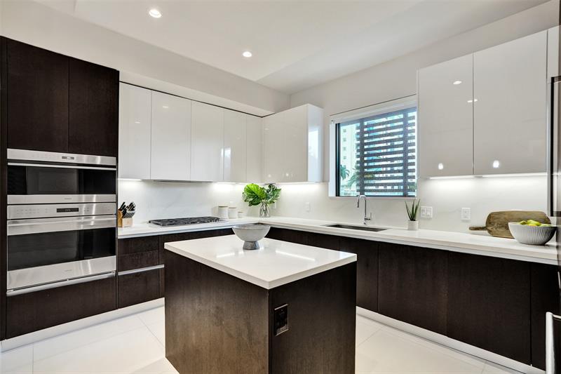 Image 21 of 62 For 3030 Ocean Blvd  S104