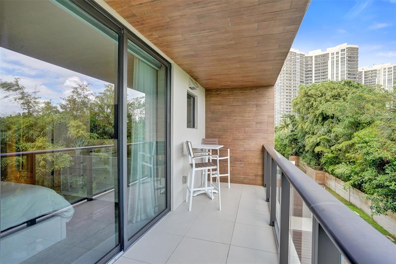 Image 38 of 62 For 3030 Ocean Blvd  S104