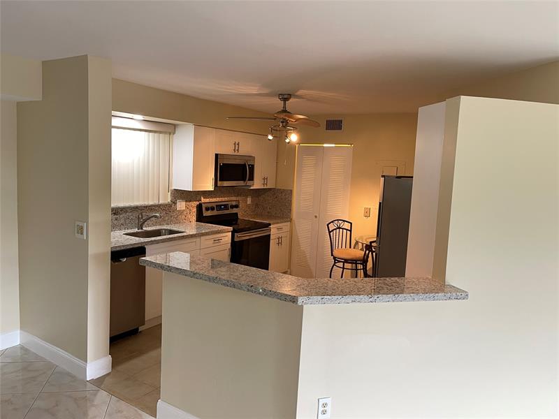 Image 5 of 13 For 5936 Morningstar Cir  203