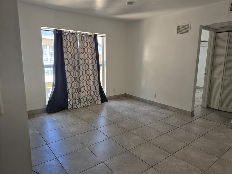 Image 3 of 9 For 4429 Treehouse Ln  28 F