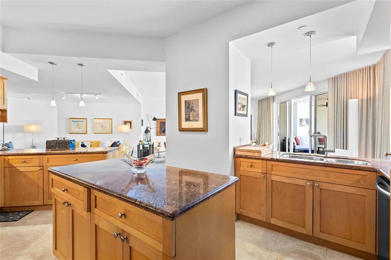 Image 12 of 70 For 615 Bayshore Dr  301