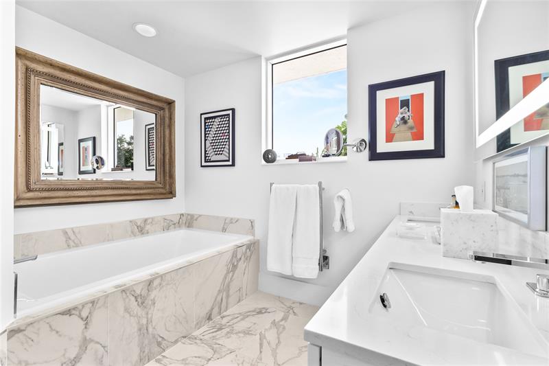 Image 24 of 70 For 615 Bayshore Dr  301