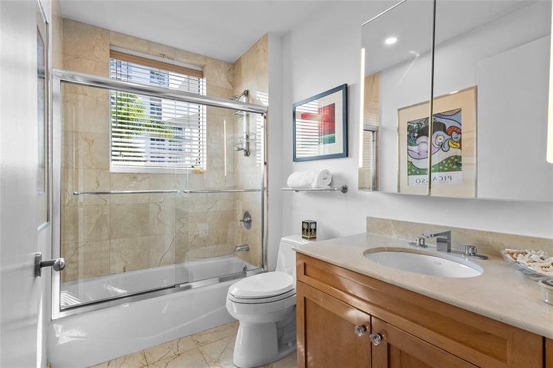 Image 34 of 70 For 615 Bayshore Dr  301