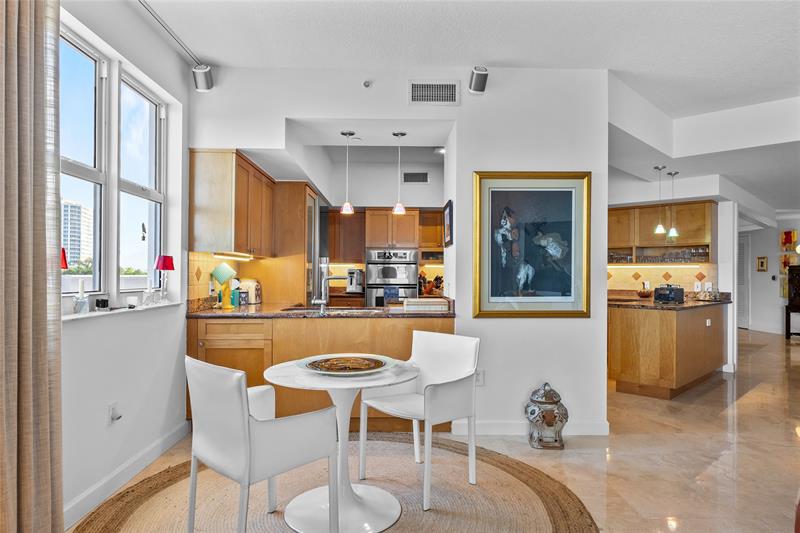 Image 4 of 70 For 615 Bayshore Dr  301