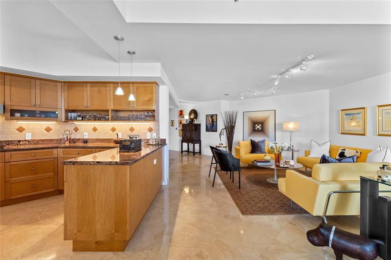 Image 9 of 70 For 615 Bayshore Dr  301