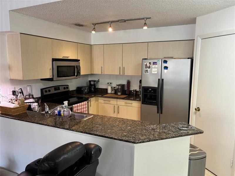 Image 3 of 13 For 2445 18th Ter  914
