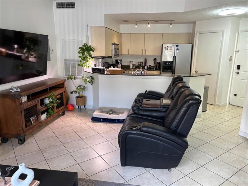 Image 4 of 13 For 2445 18th Ter  914