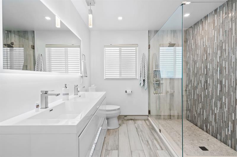 Image 11 of 41 For 3321 16th Ct