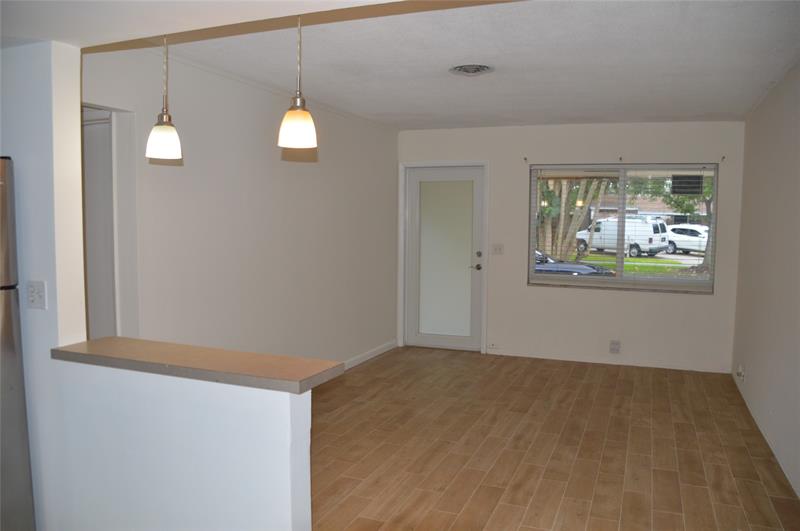 Image 4 of 9 For 4303 20th Ave  1