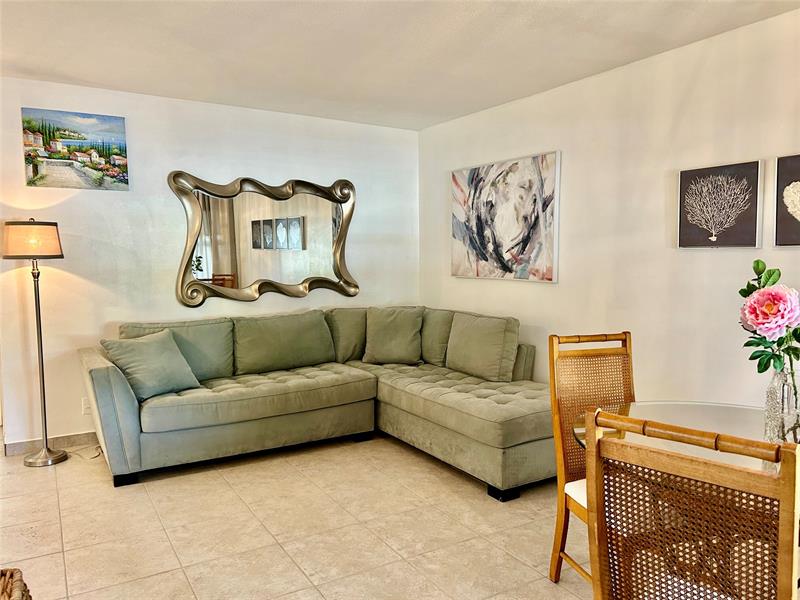 Image 14 of 25 For 2050 39th St  N108