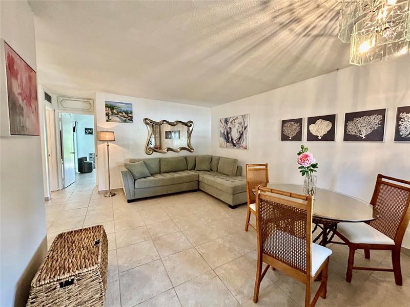 Image 15 of 25 For 2050 39th St  N108