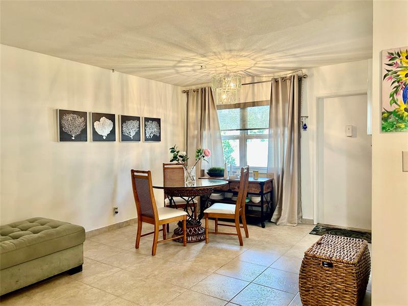 Image 17 of 25 For 2050 39th St  N108