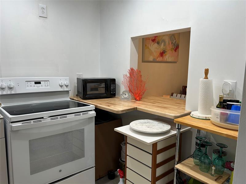 Image 18 of 25 For 2050 39th St  N108