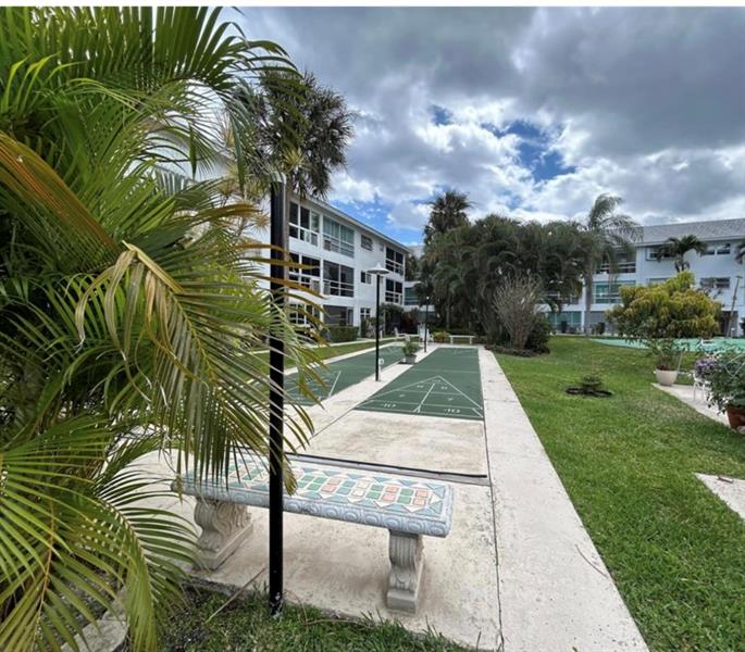 Image 21 of 25 For 2050 39th St  N108