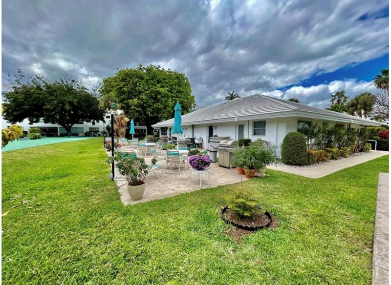 Image 22 of 25 For 2050 39th St  N108