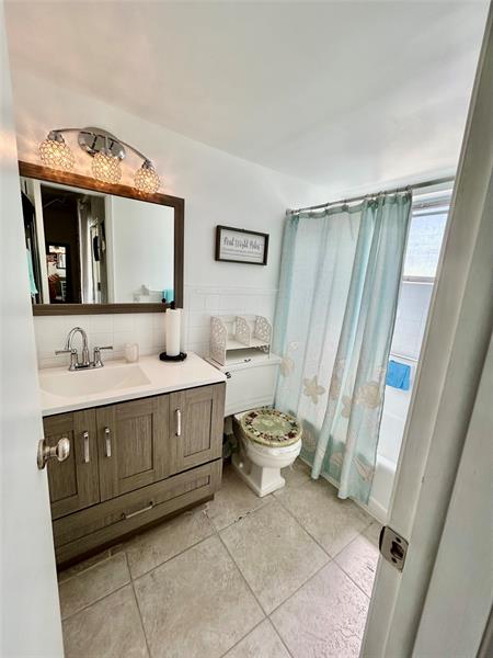 Image 9 of 25 For 2050 39th St  N108