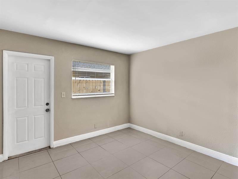 Image 12 of 15 For 705 15th Ave #3