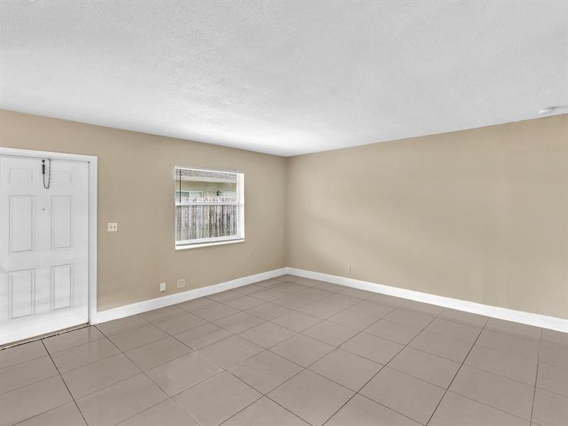 Image 4 of 15 For 705 15th Ave #3