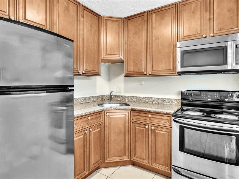 Image 6 of 15 For 705 15th Ave #3