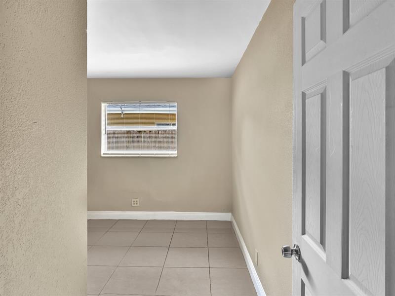 Image 8 of 15 For 705 15th Ave #3