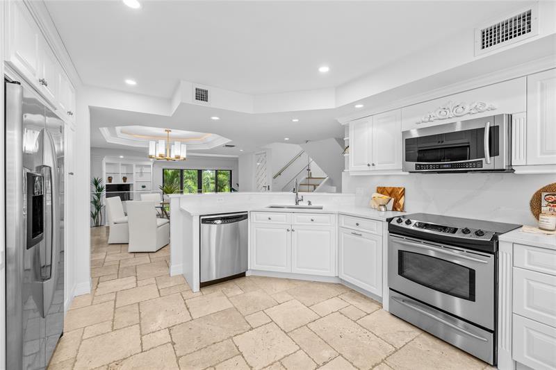 Image 13 of 54 For 4401 Ocean Boulevard  16