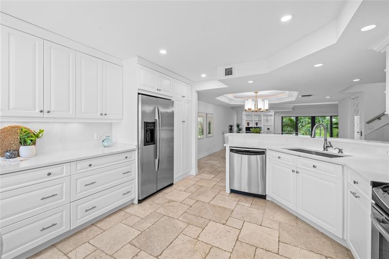 Image 15 of 54 For 4401 Ocean Boulevard  16