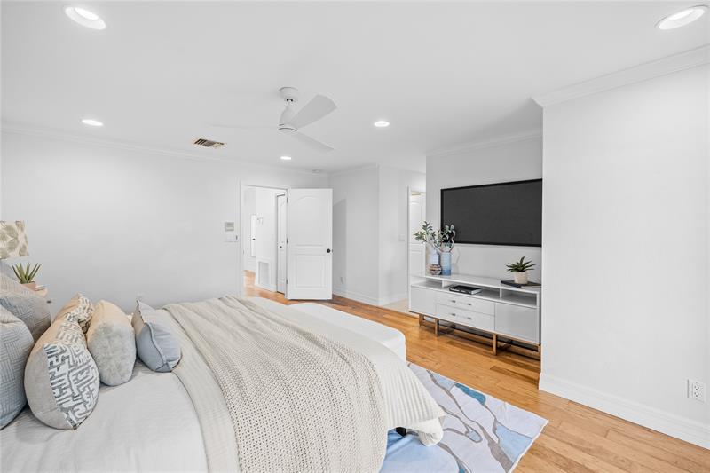 Image 24 of 54 For 4401 Ocean Boulevard  16