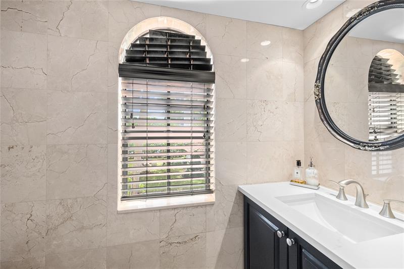 Image 26 of 54 For 4401 Ocean Boulevard  16