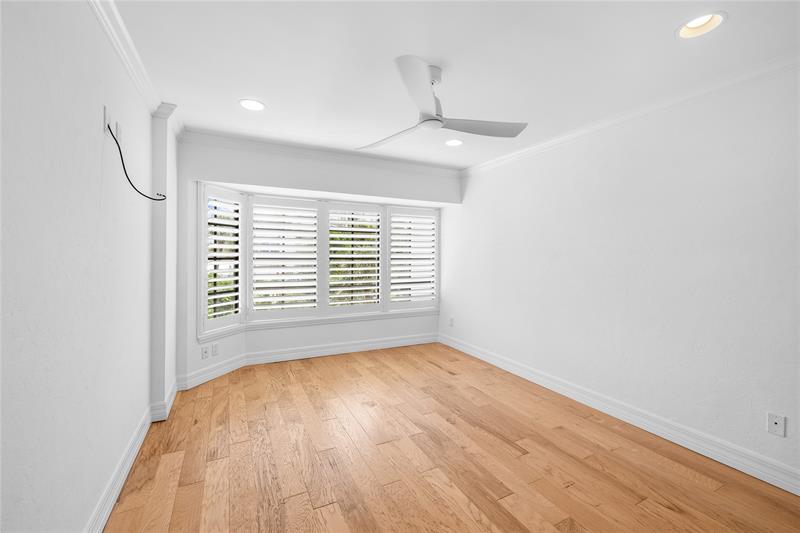 Image 29 of 54 For 4401 Ocean Boulevard  16